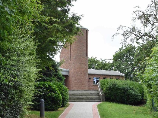 Christuskirche in Dersau im Sommer